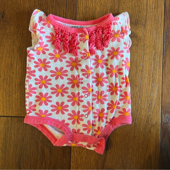 Newborn Girl Mixed Brand Bundle - Picture 2 of 16